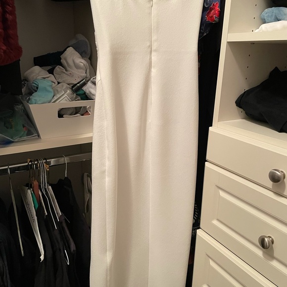 Long white dress with sweetheart neckline - Picture 3 of 3